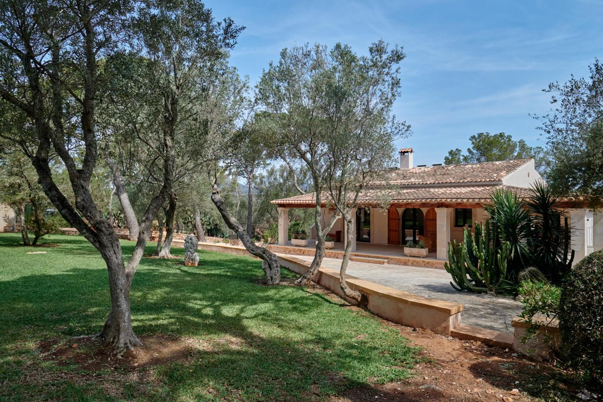Ses Rotes Ferienhaus